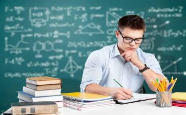 本科生学年鉴定---自我鉴定7篇