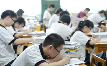 致青春作文600字高一作文5篇