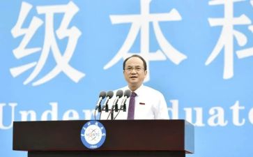 最新校长年度述职报告6篇